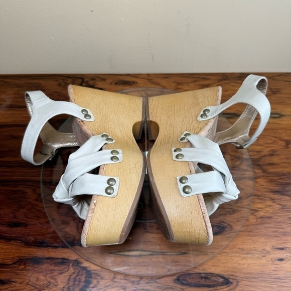 Korks Dawson Sandal in Off White - Picture 13 of 14